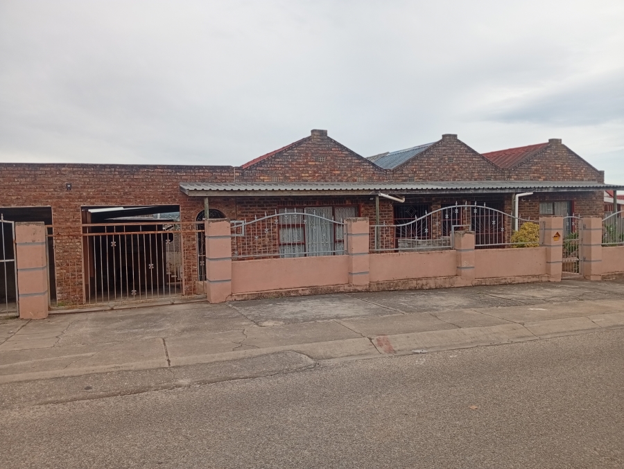 4 Bedroom Property for Sale in Mountain View Eastern Cape